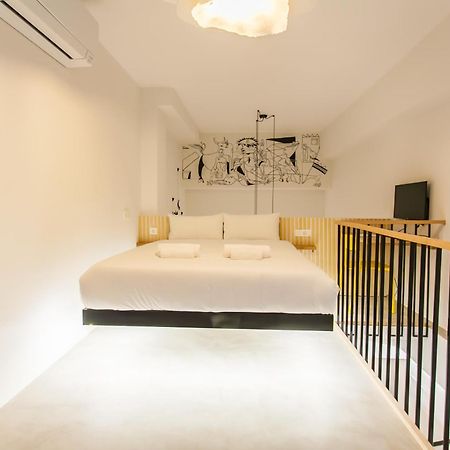 Guernica Luxury Duplex - Location, Light, And Art Apartment Madrid Exterior photo